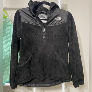 The north face kids black fleece jacket